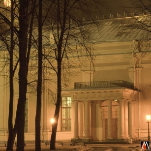Ночной вид на юговосточный фасад Петропавловского собора